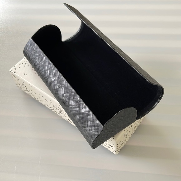 [FREE w/ purchase] or 5/$5: Classic eyeglass/sunglasses case. - Picture 2 of 4